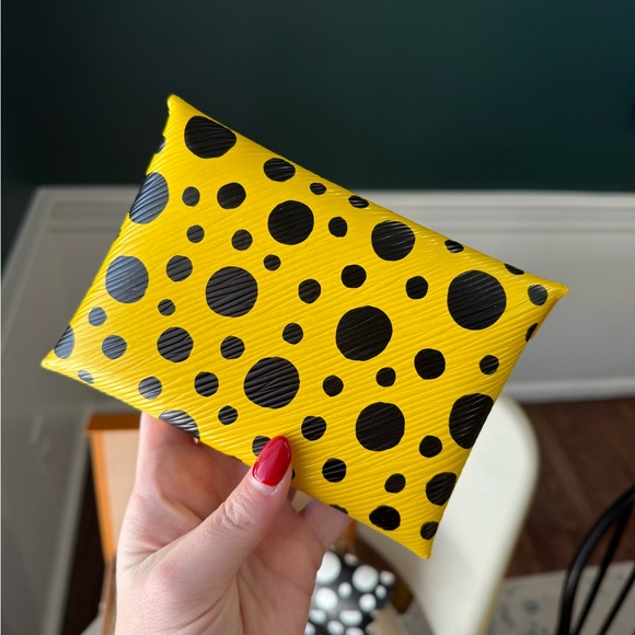 Louis Vuitton x Yayoi Kusama kirigami set - Picture 7 of 12